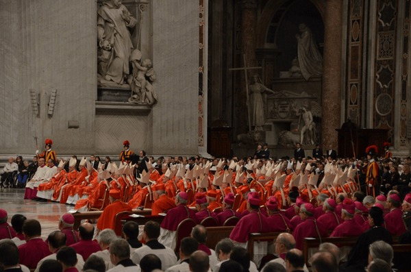 Cónclave Papal: Ceremonial y Elección del Nuevo Papa