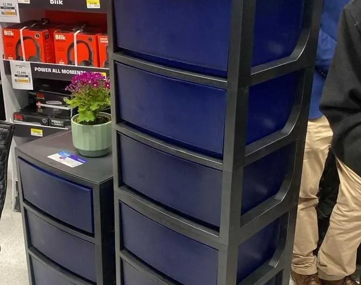 Reciclaje de plástico PS6: Estantes modulares innovadores